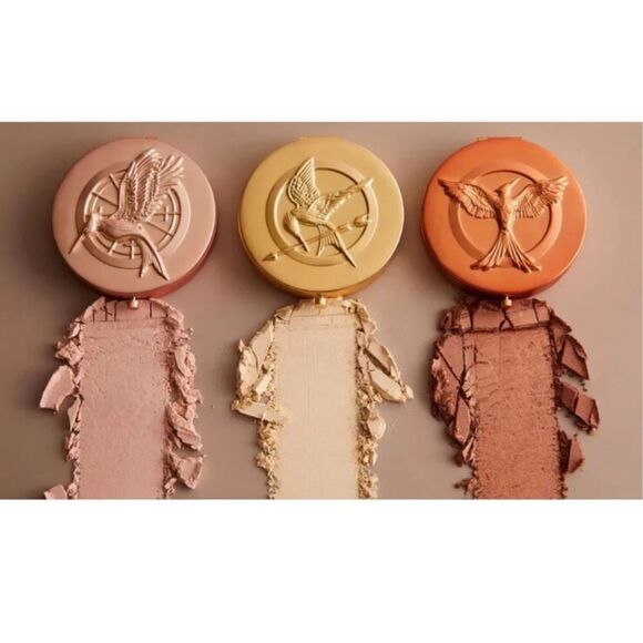 STORYBOOK COSMETICS - NWOT World of  Hunger Games Pressed Powder/"Girl on Fire" - Picture 14 of 15